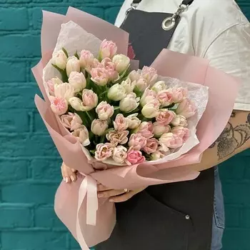 ДОМ ЦВЕТОВ АННЫ БАКАЛОВОЙ Букет из 45 бело розовых пионовидных тюльпанов