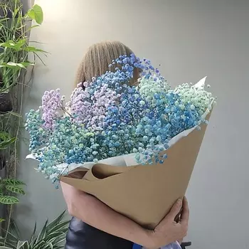 ДОМ ЦВЕТОВ АННЫ БАКАЛОВОЙ Букет из радужной гипсофилы. Холодные оттенки