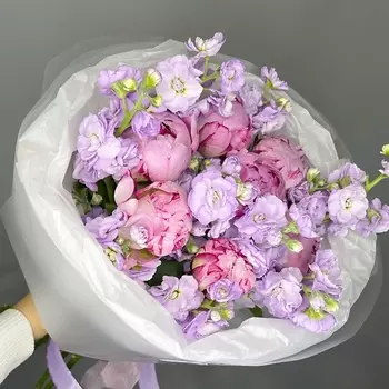 ELEVEN FLOWERS Ароматный букет их маттиолы и пионов