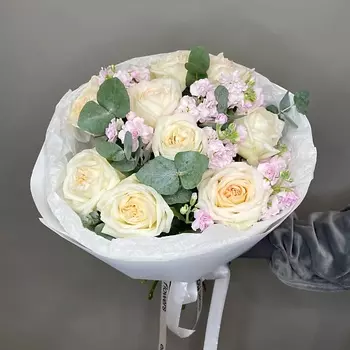 ELEVEN FLOWERS Ароматный букет из пионовидных роз и маттиолы