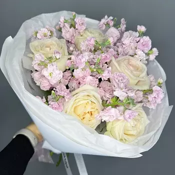 ELEVEN FLOWERS Ароматный букет с маттиолой и розами