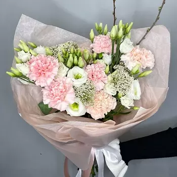 ELEVEN FLOWERS Авторская композиция из эустомы и диантусов
