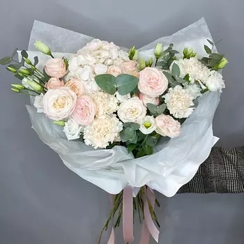 ELEVEN FLOWERS Ажурный букет из эустомы и пионовидных роз