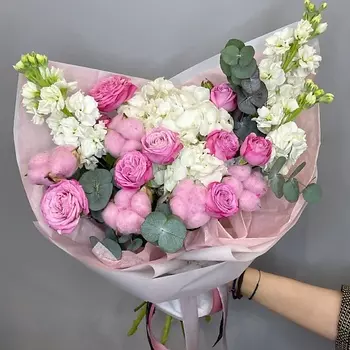 ELEVEN FLOWERS Ажурный букет с гортензией, пионовидными розами и хлопком
