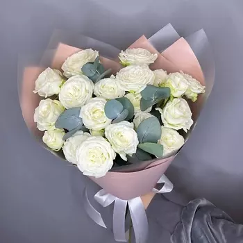 ELEVEN FLOWERS Белые кустовые пионовидные розы