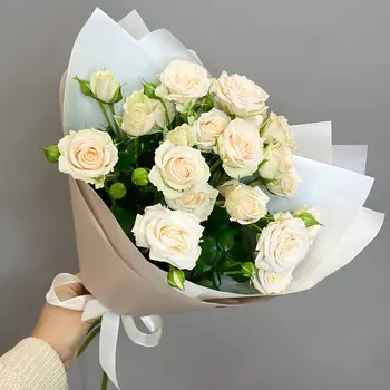 ELEVEN FLOWERS Букет-комплимент из кустовых роз