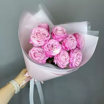 ELEVEN FLOWERS Букет-комплимент из кустовых роз