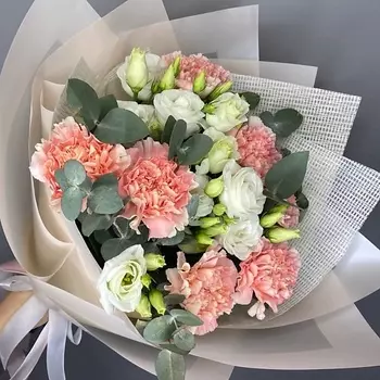 ELEVEN FLOWERS Букет Нежная эустома с яркими диантусами