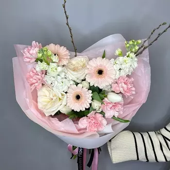 ELEVEN FLOWERS Весенняя композиция с маттиолой и тюльпанами