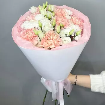 ELEVEN FLOWERS Воздушный букет из эустомы и диантусов