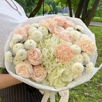 ELEVEN FLOWERS Воздушный букет с гортензией, хризантемой и пионовидными розами