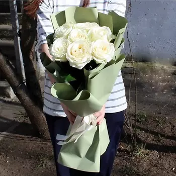 FLORISTIK ЦВЕТОЧНАЯ СТУДИЯ Букет из 7 белых роз