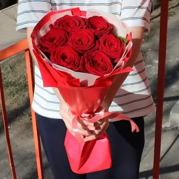 FLORISTIK ЦВЕТОЧНАЯ СТУДИЯ Букет из 7 красных роз