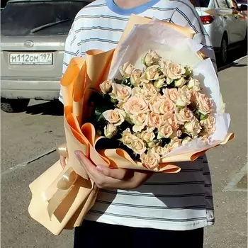 FLORISTIK ЦВЕТОЧНАЯ СТУДИЯ Букет из кустовой розы