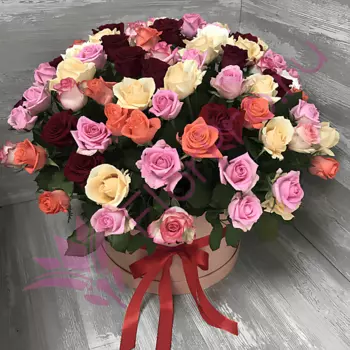FLORPRO 101 роза микс в шляпной коробке