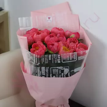 FLORPRO 15 коралловых пионов в дизайнерской упаковке