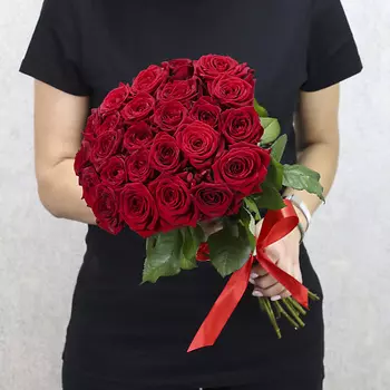 FLORPRO 25 красных роз "Ред Наоми" 40 см