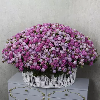 FLORPRO 301 кустовая пионовидная роза Мисти Бабблс и Лавендер Бабблс в корзине