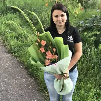 FLORPRO 3 розовых гладиолуса в дизайнерской упаковке