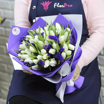 FLORPRO 51 белый тюльпан со статицей в упаковке