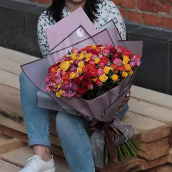 FLORPRO 51 кустовая роза микс в дизайнерской упаковке