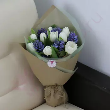 FLORPRO 9 белых тюльпанов, 5 синих гиацинтов, упаковка (мин. заказ от 5 шт)