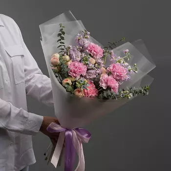 FLORPRO Букет их кустовых роз, маттиолы и гвоздик "Призрачные мечты"