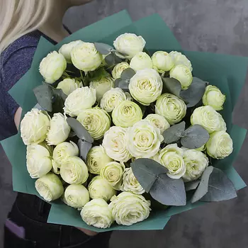 FLORPRO Букет из 11 белых пионовидных кустовых роз «Сливочный»