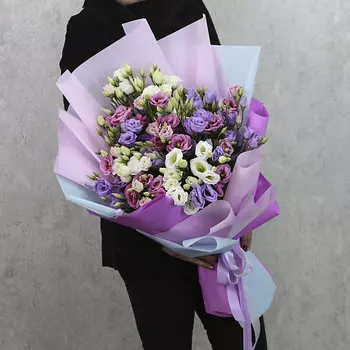 FLORPRO Букет из 15 эустом микс в дизайнерской упаковке "Бланшет"