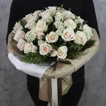 FLORPRO Букет из 25 кремовых роз «Жозефина»