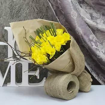 FLORPRO Букет из 25 нарциссов "Весна".
