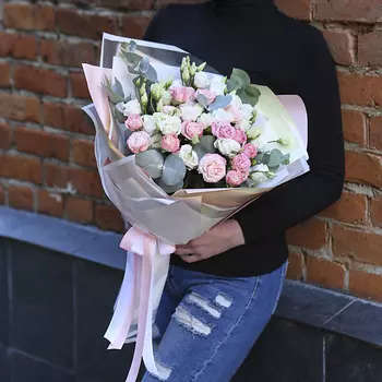 FLORPRO Букет из кустовых роз и эустом "Лола"