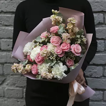 FLORPRO Букет из маттиолы и гвоздики "Карамелька"