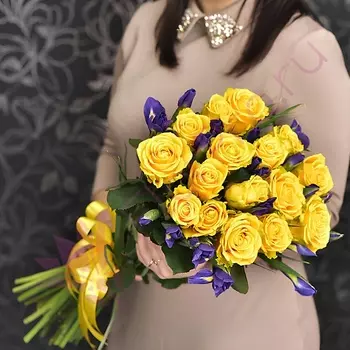 FLORPRO Букет синие ирисы и желтые розы