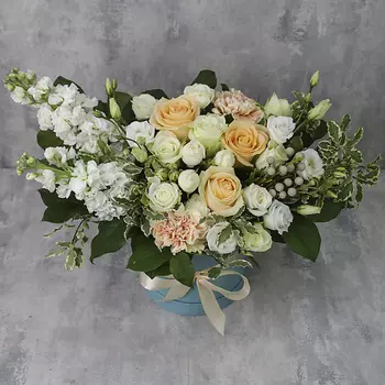 FLORPRO Коробка с цветами «Страстный поцелуй»