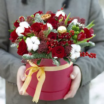FLORPRO Коробка с цветами «Жаркий декабрь»