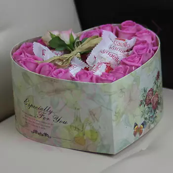 FLORPRO Сердце из розовых роз с рафаэлло