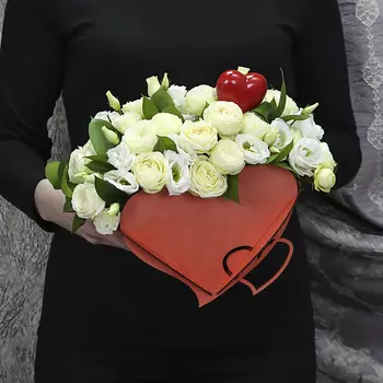 FLORPRO Ящик с кустовыми пионовидными розами и эустомой «Ля мур тужур»