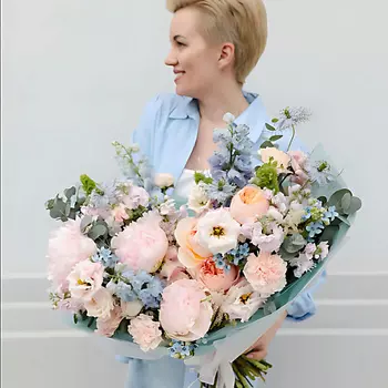 FLOWERNA Авторский букет "Зефирное облако"