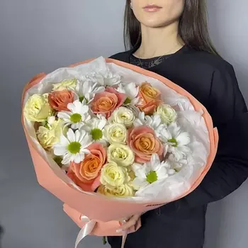 GLOW FLOWERS Авторский букет из кустовых роз и кустовых хризантем