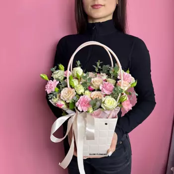 GLOW FLOWERS Авторский букет, композиция в сумочке