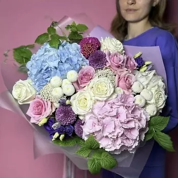 GLOW FLOWERS Большой букет с гортензией и розами
