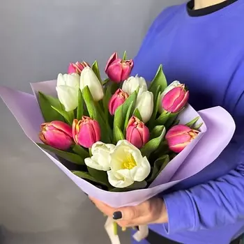 GLOW FLOWERS Букет из 17 тюльпанов