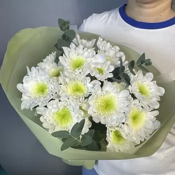 GLOW FLOWERS Букет из 3 кустовых хризантем и эвкалипта