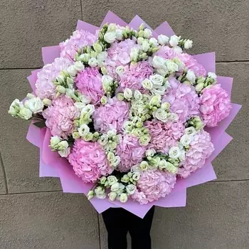 GLOW FLOWERS Букет из эустомы и гортензии