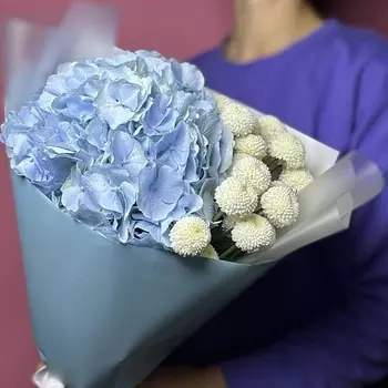 GLOW FLOWERS Букет из гортензии и кустовых хризантем