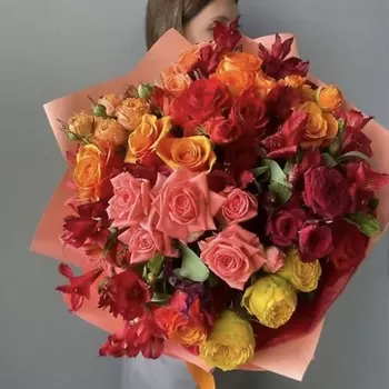 GLOW FLOWERS Букет из роз и альстромерии