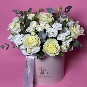 GLOW FLOWERS Букет из роз и эустомы в коробке