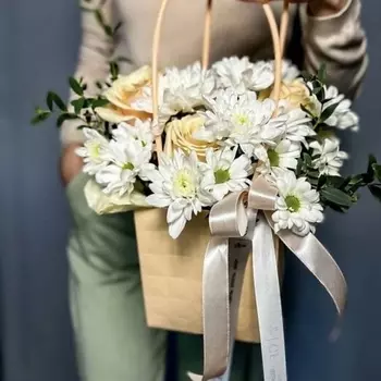 GLOW FLOWERS Букет из роз и кустовых хризантем