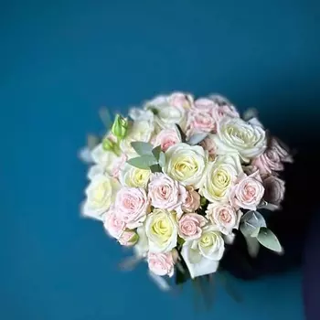 GLOW FLOWERS Букет невесты из кустовой и одноголовой розы